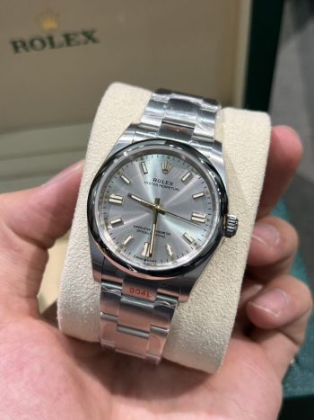 https://dwatchluxury.com/wp-content/uploads/2023/01/Dong-Ho-Nam-Rolex-Oyster-Perpetual-768x1024.jpg