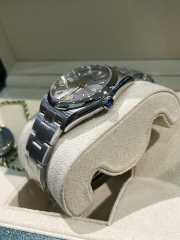 https://dwatchluxury.com/wp-content/uploads/2023/01/Dong-Ho-Rolex-Oyster-Perpetual-768x1024.jpg